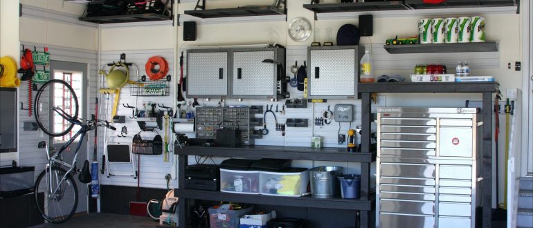 Какое оборудования в первую очередь необходимо в гараже?